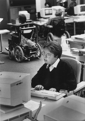 A person with a physical cognitive disability at work. Sozialarchiv, Zurich, Sozarch_F_5032-Fb-0723.