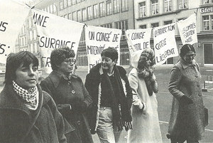 Ruth Dreifuss at a demonstration for maternity leave. Source: Fischli, Dreifuss ist unser Name, Zürich 2002. Ruth Dreifuss an einer Demonstration für den Mutterschaftsurlaub.