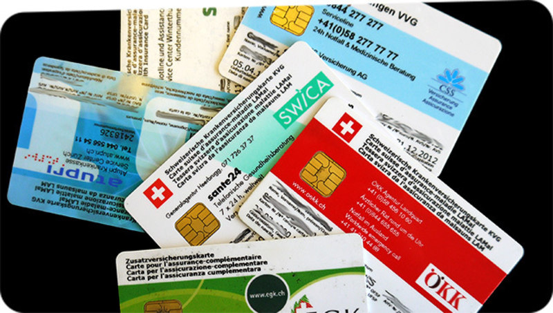 Schweizerische Krankenversicherungskarten diverser Anbieter.