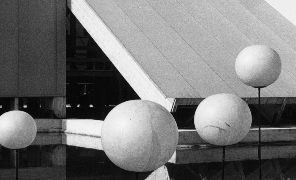 1964 Swiss National Exhibition in Lausanne: futuristic work (Globularia electrica). Swiss Social Archives, Zurich.